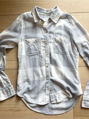 Abercrombie & Fitch Women’s Light Gray and White Plaid Button-Up Shirt XS